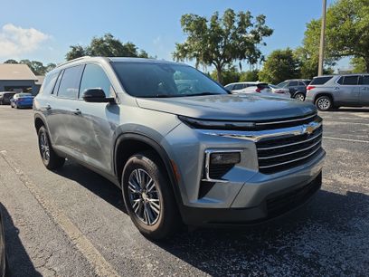 Used 2025 Chevrolet Traverse LT