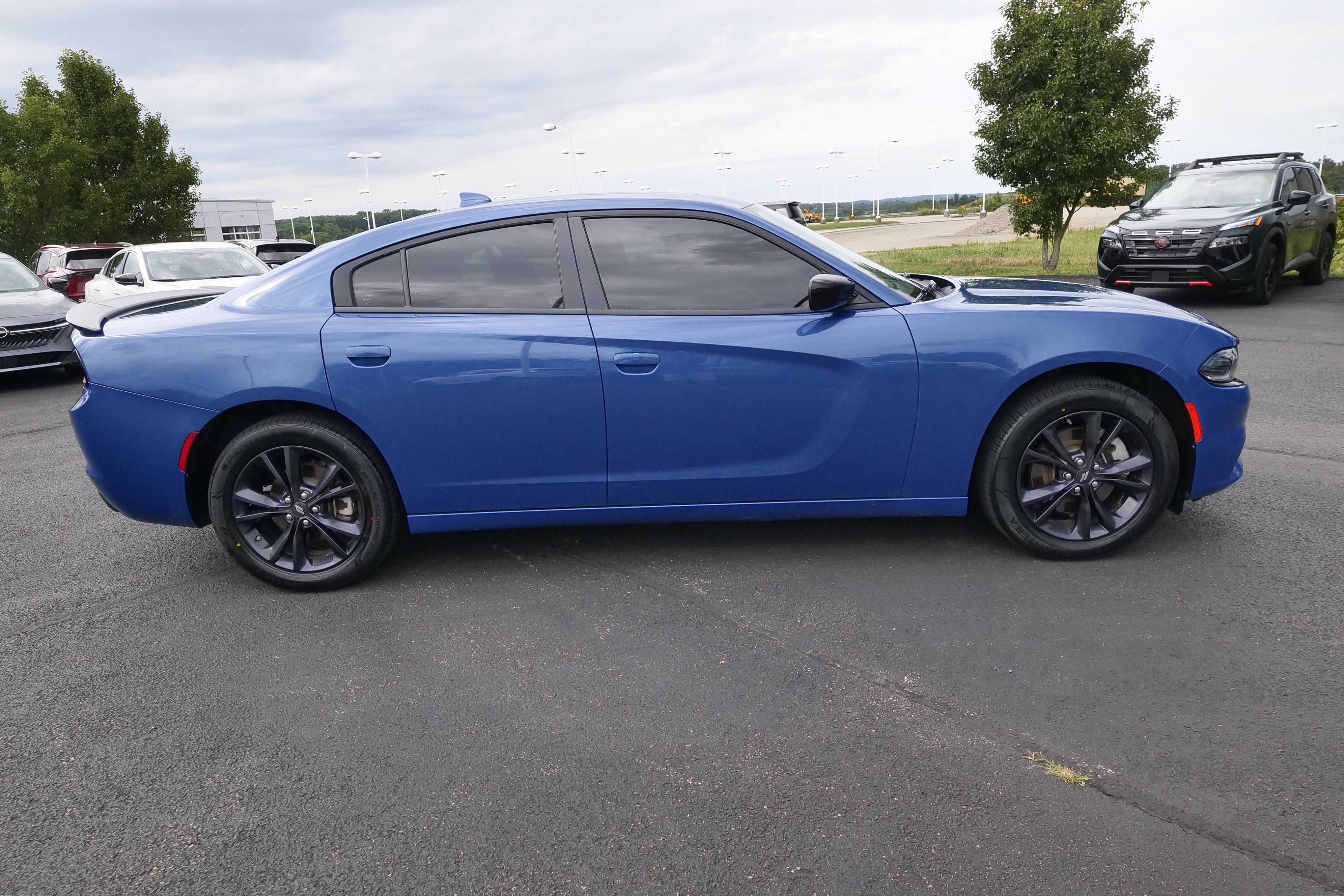 Used 2023 Dodge Charger SXT w/ Blacktop Package AWD/4WD image 5