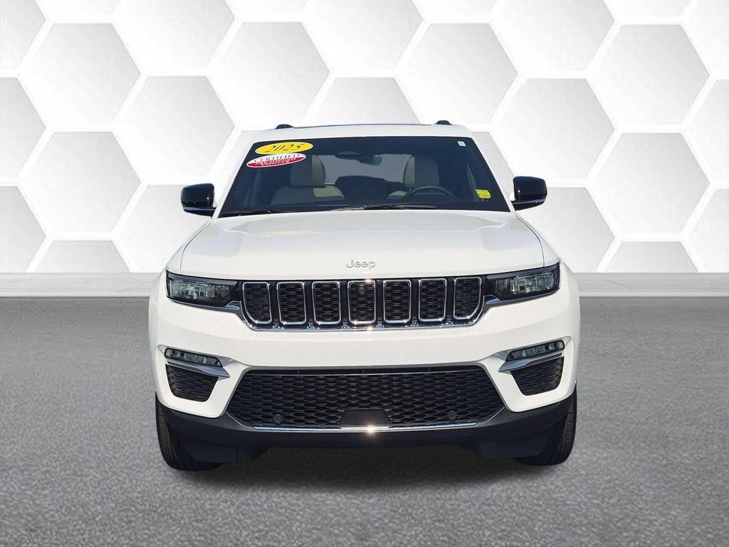Certified 2025 Jeep Grand Cherokee Limited w/ Luxury Tech Group II AWD/4WD image 8
