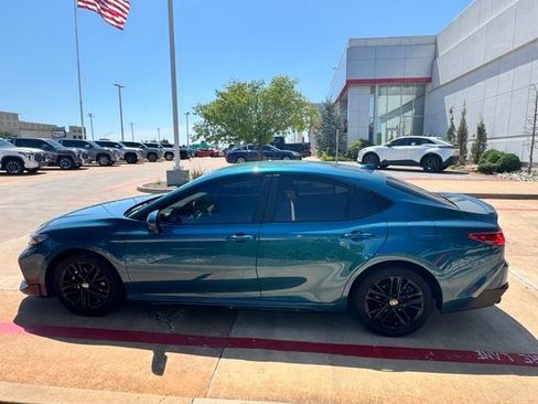 Used 2025 Toyota Camry SE w/ Convenience Package FWD image 5