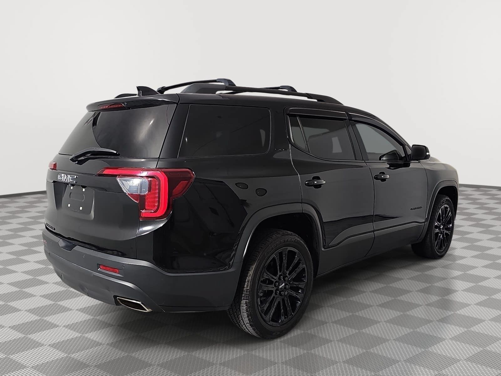 Used 2023 GMC Acadia SLE w/ Driver Convenience Package FWD image 8