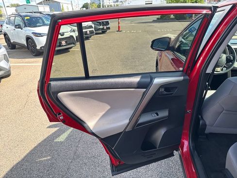 Used 2015 Toyota RAV4 LE AWD/4WD image 36