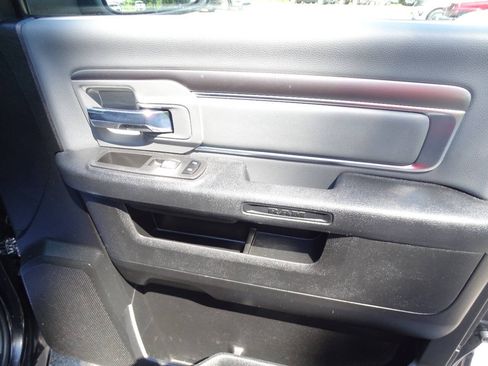 Used 2021 RAM 1500 4x4 Crew Cab Classic SLT w/ Luxury Group image 38