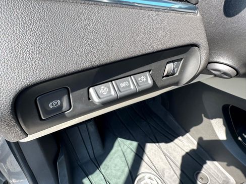 Used 2023 Buick Enclave Avenir w/ Avenir Technology Package image 25