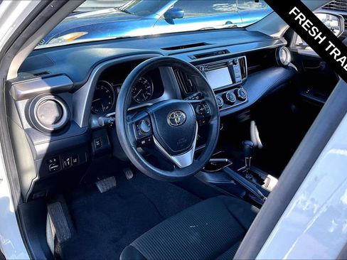 Used 2018 Toyota RAV4 LE AWD/4WD image 5