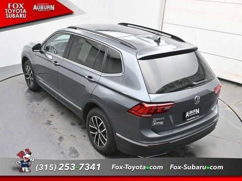 Used 2021 Volkswagen Tiguan SE w/ Panoramic Sunroof Package image 22