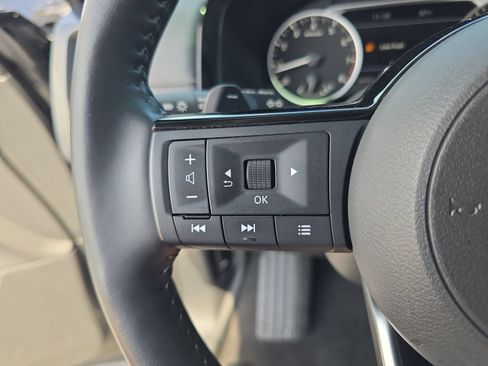 Used 2023 Nissan Pathfinder SL w/ Lighting Package (N92) FWD image 22