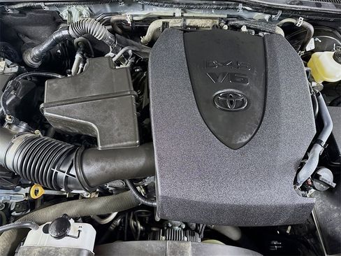 Certified 2022 Toyota Tacoma SR5 image 33