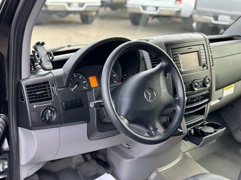 Used 2014 Mercedes-Benz Sprinter 2500 image 18