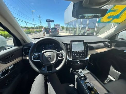 Certified 2025 Volvo XC90 B6 Plus AWD/4WD image 19