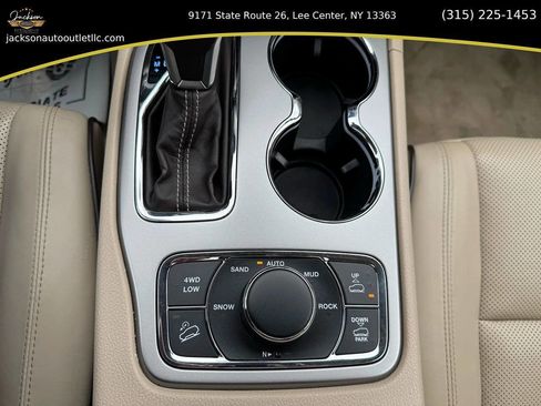 Used 2018 Jeep Grand Cherokee Overland image 9