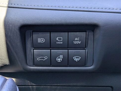 Used 2021 Toyota Highlander Platinum image 28