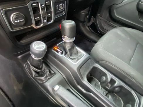 Used 2022 Jeep Gladiator Sport image 24