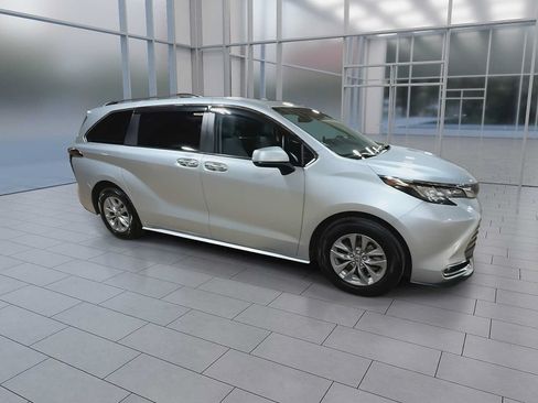 Certified 2023 Toyota Sienna XLE FWD image 2