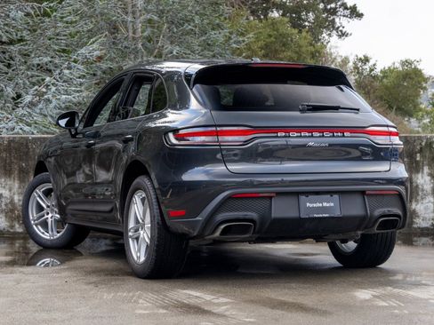 Certified 2025 Porsche Macan image 3