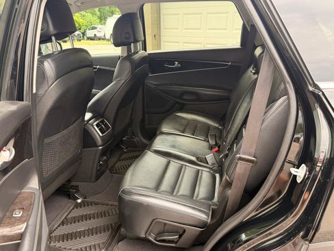 Used 2017 Kia Sorento AWD w/ LX Convenience Package image 18