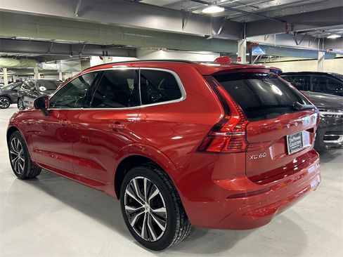 Certified 2022 Volvo XC60 B5 Momentum w/ Climate Package image 5