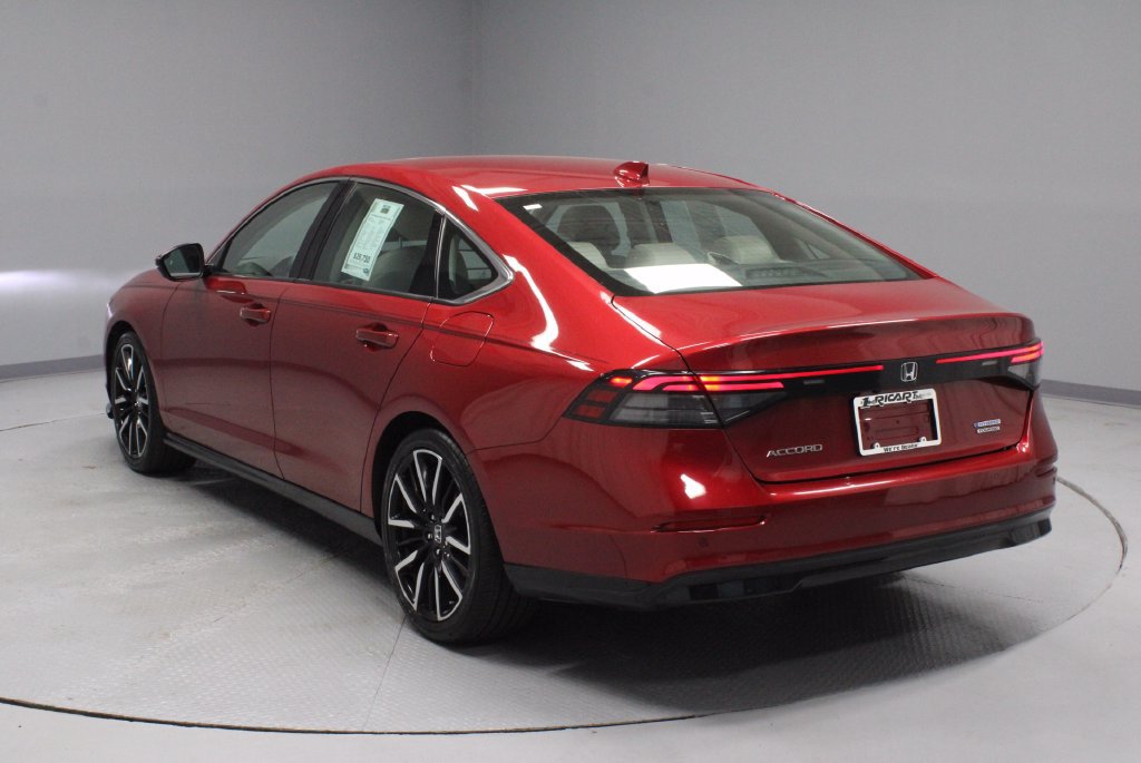 Used 2024 Honda Accord Touring image 8