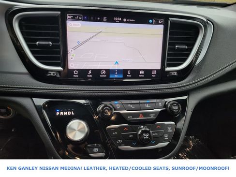 Used 2025 Chrysler Pacifica Limited image 26