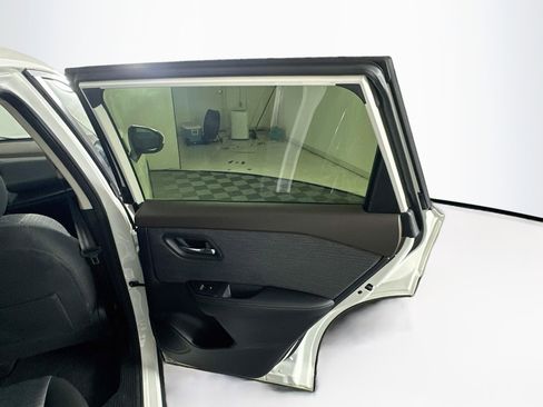 Used 2023 Nissan Rogue SV AWD/4WD image 28