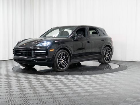 Used 2025 Porsche Cayenne AWD/4WD image 28