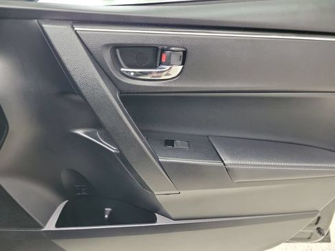 Used 2017 Toyota Corolla XLE FWD image 23