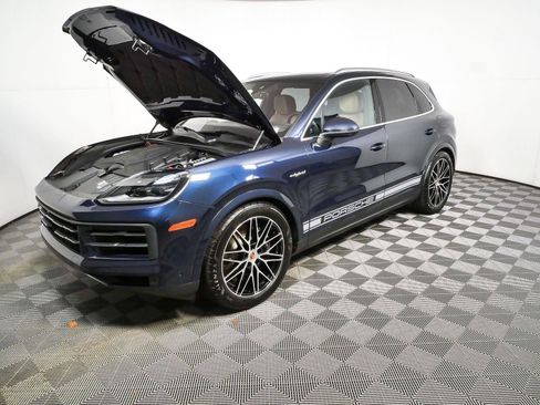 Used 2026 Porsche Cayenne E-Hybrid AWD/4WD image 35