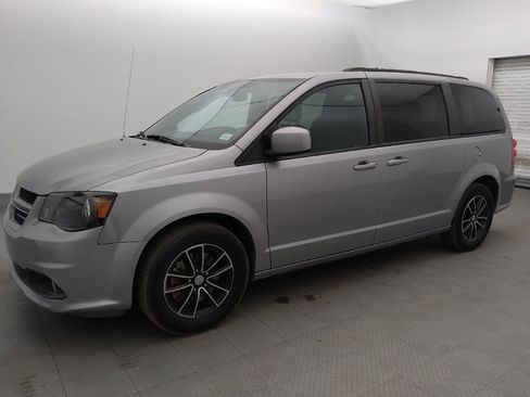Used 2019 Dodge Grand Caravan GT FWD image 2