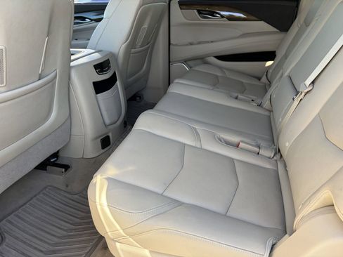 Used 2019 Cadillac Escalade ESV Luxury w/ LPO, Radiant Package AWD/4WD image 17