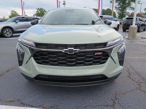 Used 2024 Chevrolet Trax RS w/ Driver Confidence Package FWD image 9