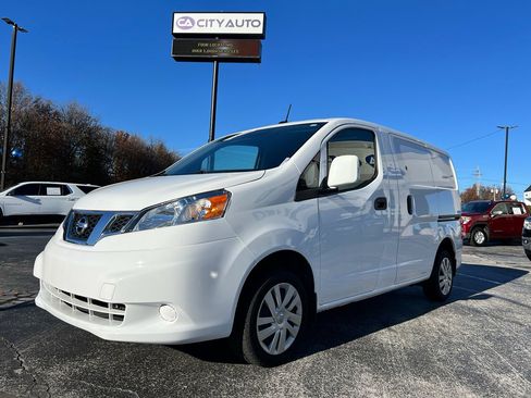 Used 2020 Nissan NV200 SV image 2