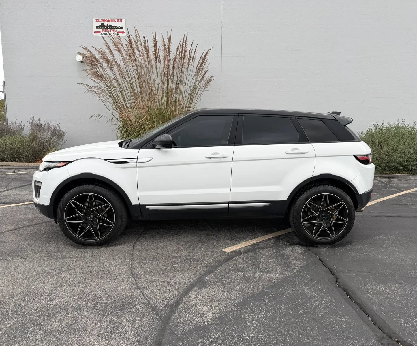 Used 2017 Land Rover Range Rover Evoque HSE AWD/4WD image 2