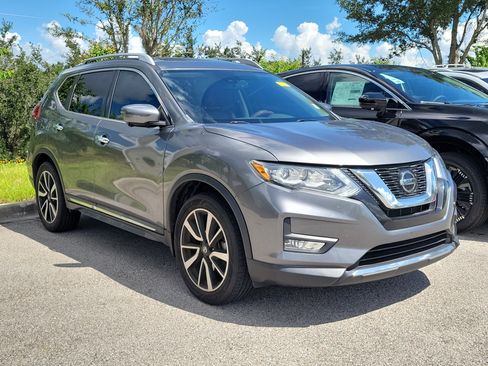 Used 2018 Nissan Rogue SL w/ Premium Package FWD image 2