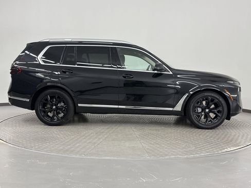 Used 2025 BMW X7 xDrive40i w/ Premium Package image 8