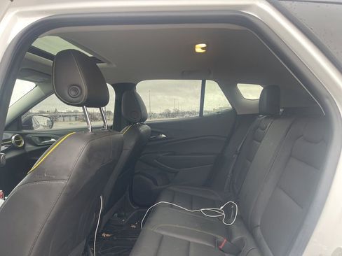 Used 2024 Chevrolet Trax ACTIV w/ Sunroof Package image 11