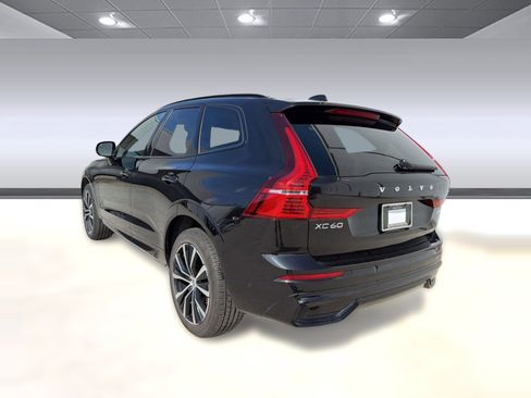 Used 2025 Volvo XC60 B5 Plus image 3