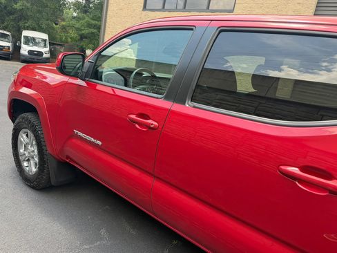 Used 2020 Toyota Tacoma SR5 AWD/4WD image 35