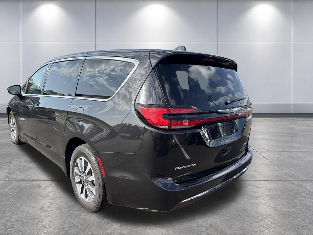 Used 2023 Chrysler Pacifica Touring-L FWD image 7
