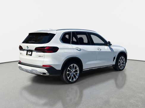 Used 2025 BMW X5 xDrive40i AWD/4WD image 3