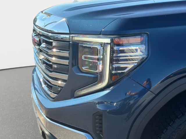 Used 2023 GMC Sierra 1500 SLT w/ SLT Premium Package AWD/4WD image 9