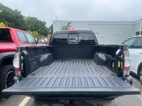 Used 2012 Toyota Tacoma 4x4 Access Cab V6 w/ TRD Sport Pkg image 8