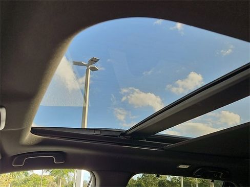 Used 2023 Honda Pilot TrailSport image 30