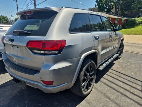 Used 2021 Jeep Grand Cherokee Laredo X AWD/4WD image 7