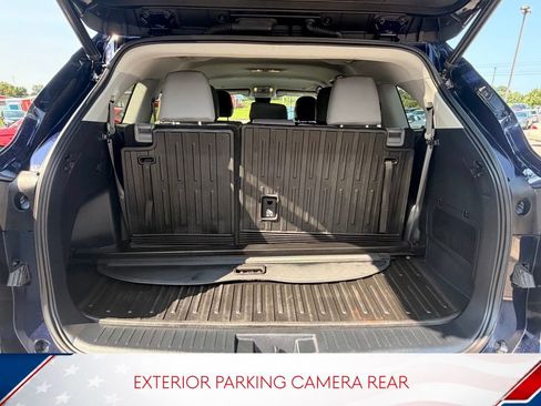 Used 2023 Toyota Highlander LE FWD image 8