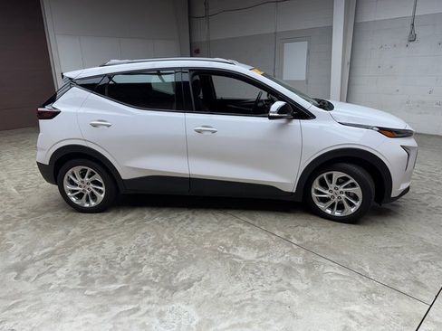 Used 2023 Chevrolet Bolt EUV LT w/ Driver Confidence Package image 7