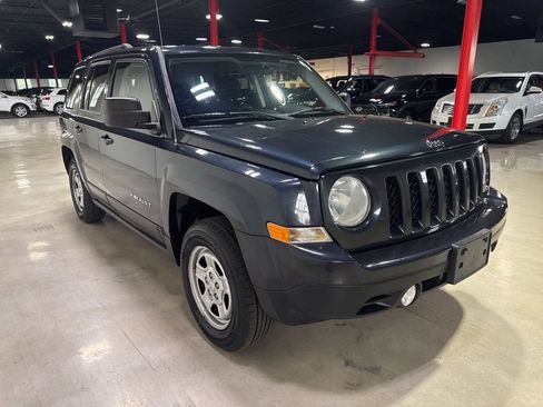 Used 2014 Jeep Patriot Sport w/ Power Value Group FWD image 7