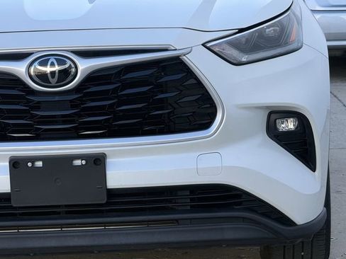 Used 2021 Toyota Highlander XLE image 8