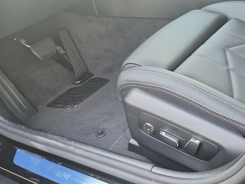 New 2027 BMW i5 eDrive40 w/ Convenience Package RWD image 17