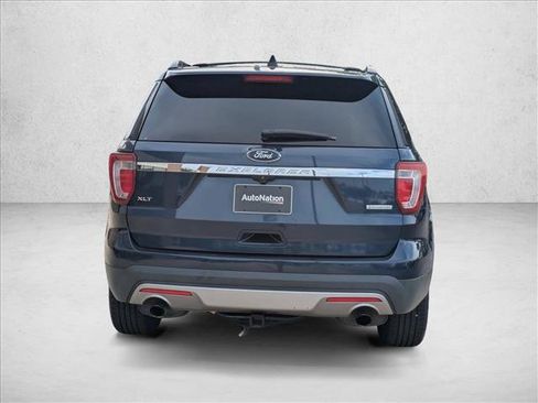 Used 2017 Ford Explorer XLT w/ Equipment Group 202A FWD image 7