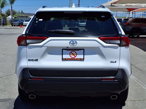 Used 2025 Toyota RAV4 XLE FWD image 5